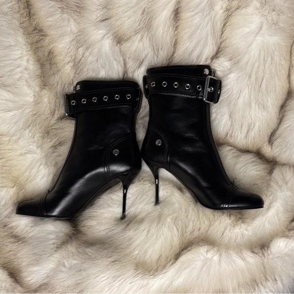 ALEXANDER MCQUEEN
Black leather ankle boots
Women’s size 9 US - Picture 11 of 14
